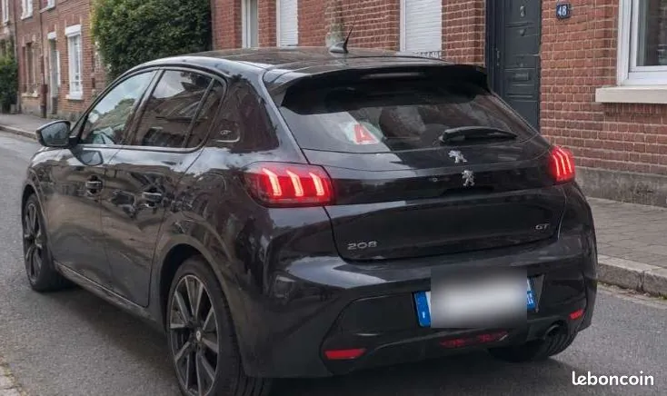 Peugeot 208 2023 photo 2