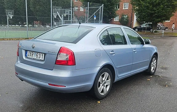 Skoda Octavia 2010 photo 3