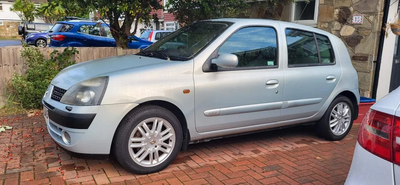 Renault Clio 2002 photo 2