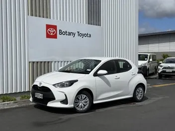 Toyota Yaris 2022 photo 2