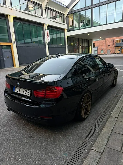 BMW 320D 2013 photo 2