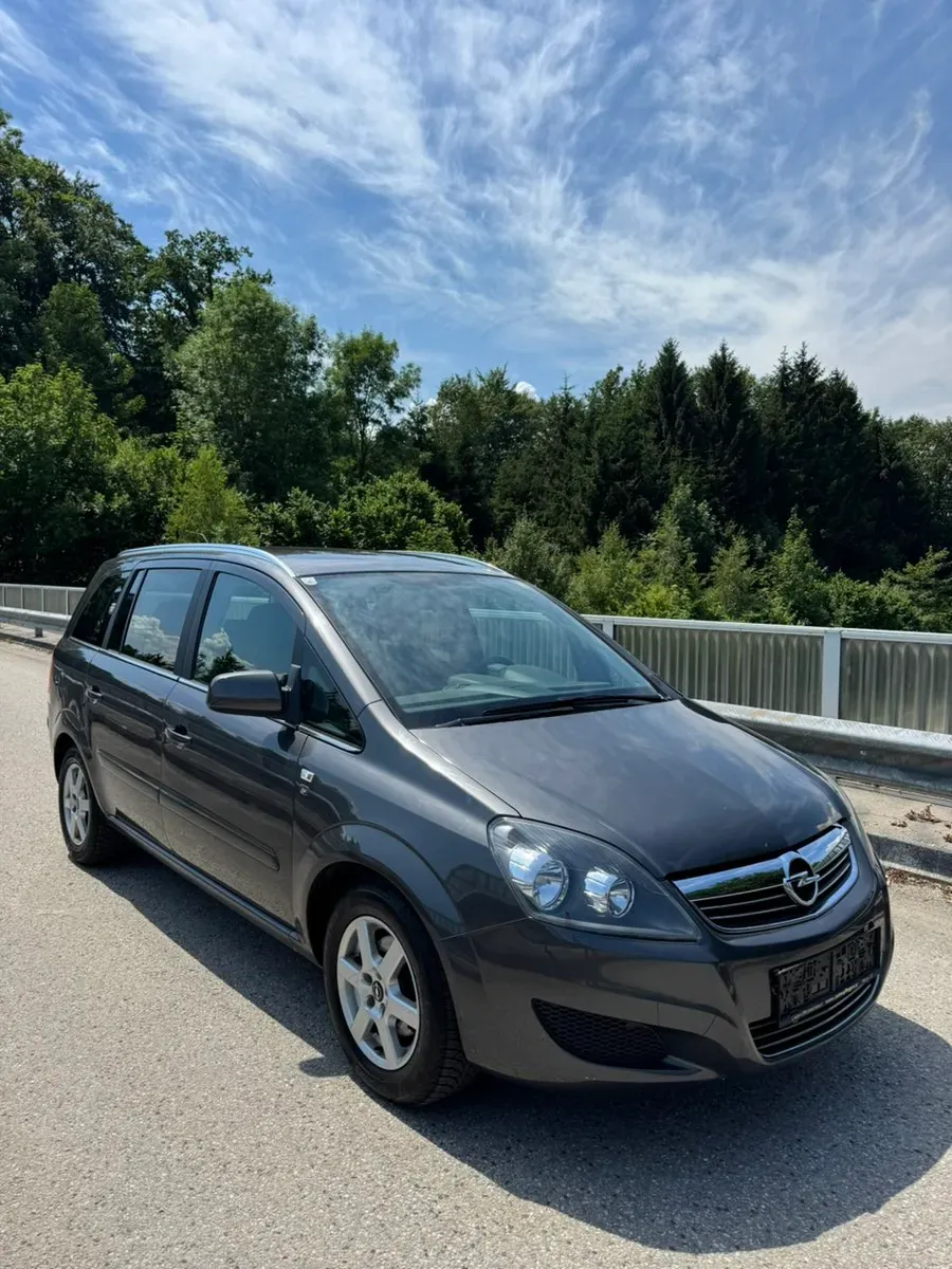 Opel Zafira 2011 photo 2