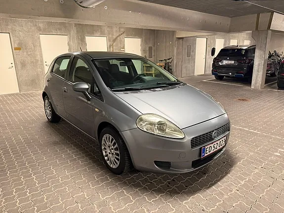 Fiat Grande Punto 2007 photo 2
