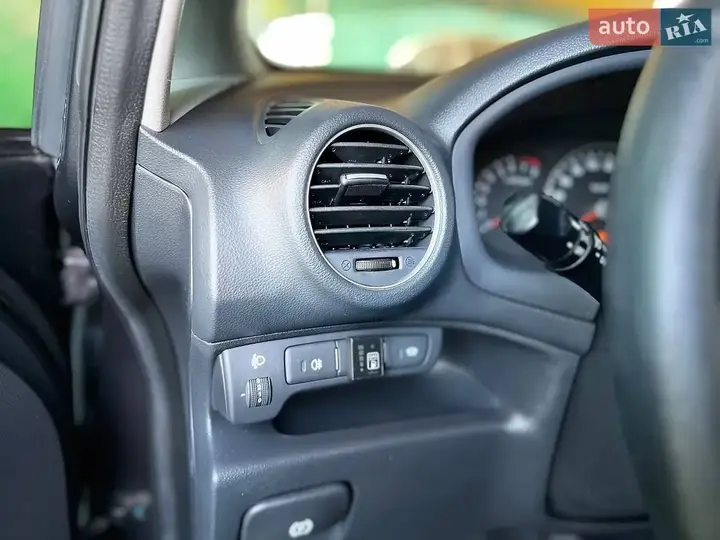 Kia Carens 2008 photo 3