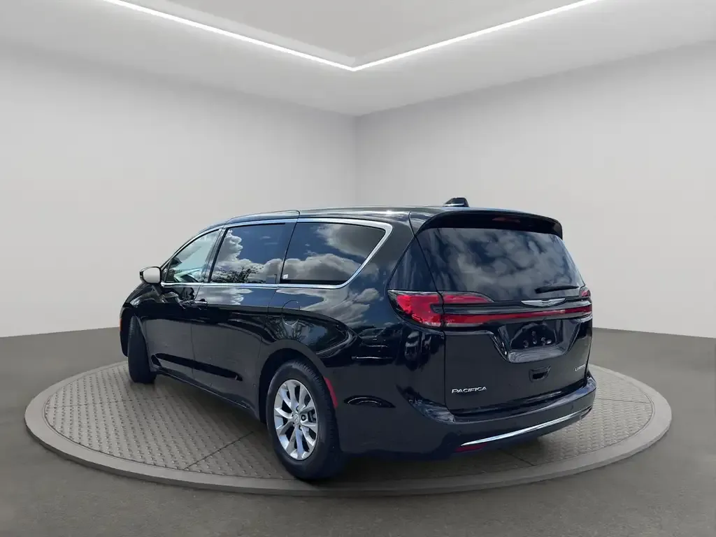 Chrysler Pacifica 2026 photo 4