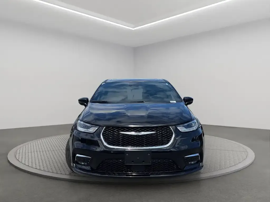 Chrysler Pacifica 2026 photo 2