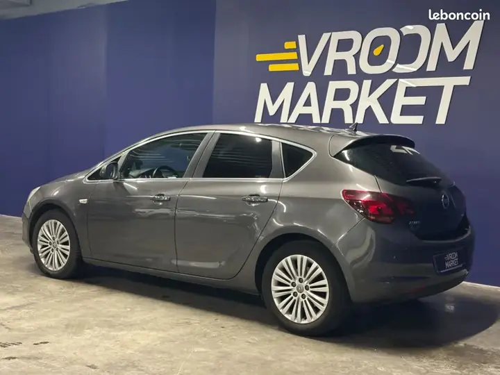 Opel Astra 2011 photo 4
