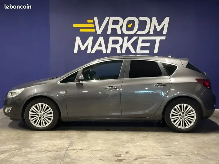 Opel Astra 2011 photo 3