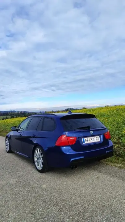 BMW 3 Series 2010 photo 2