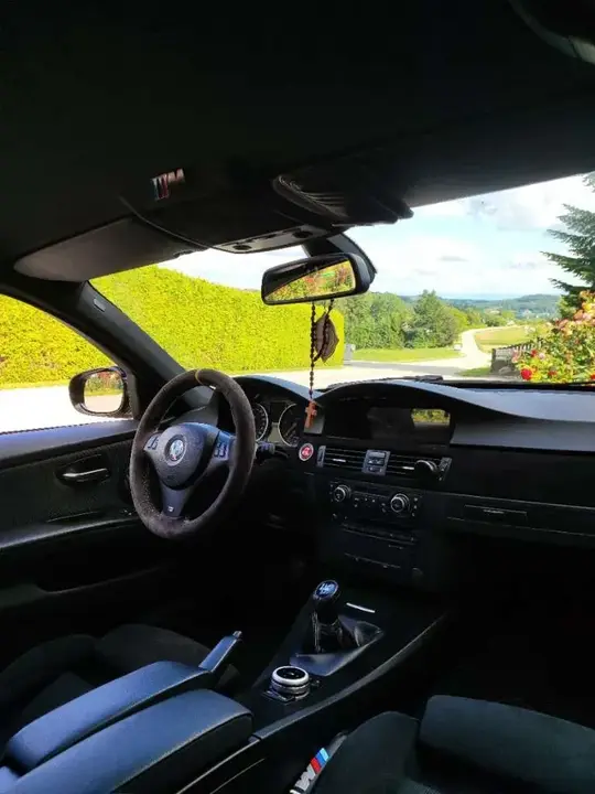 BMW 3 Series 2010 photo 3