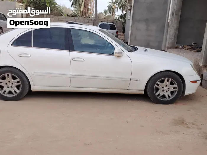 Mercedes-Benz E-Class 2004 photo 4