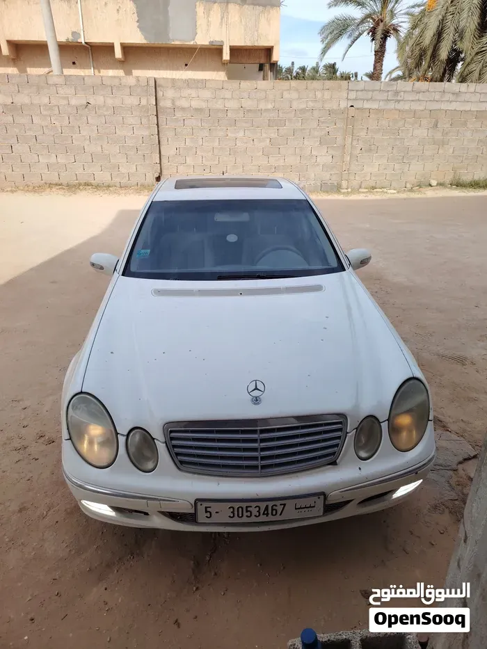 Mercedes-Benz E-Class 2004 photo 2