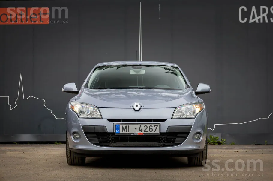 Renault Megane 2011 photo 2