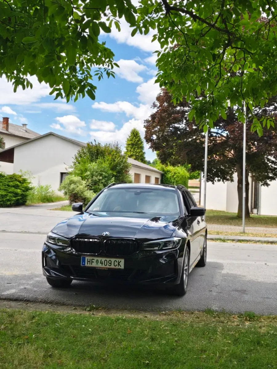 BMW 3 Series 2022 photo 2