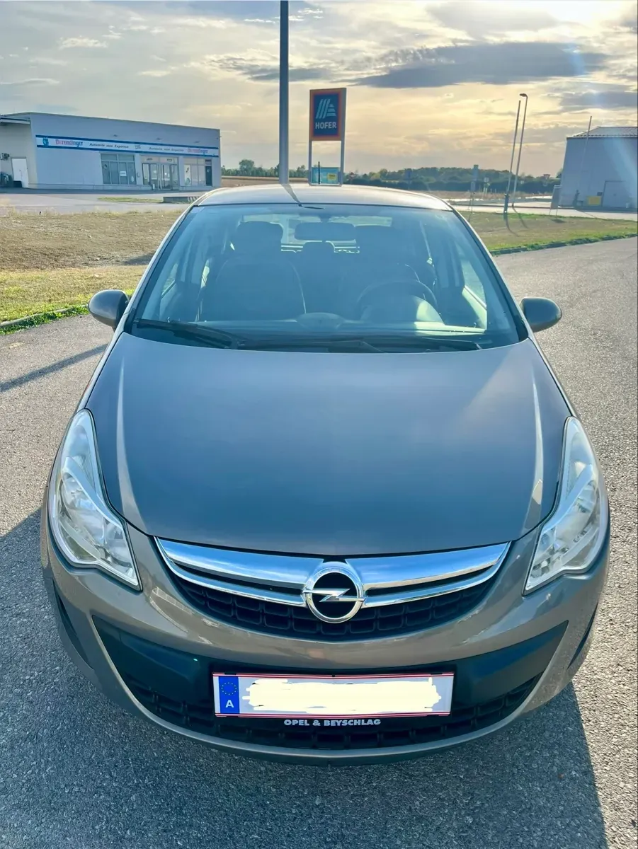 Opel Corsa 2013 photo 2