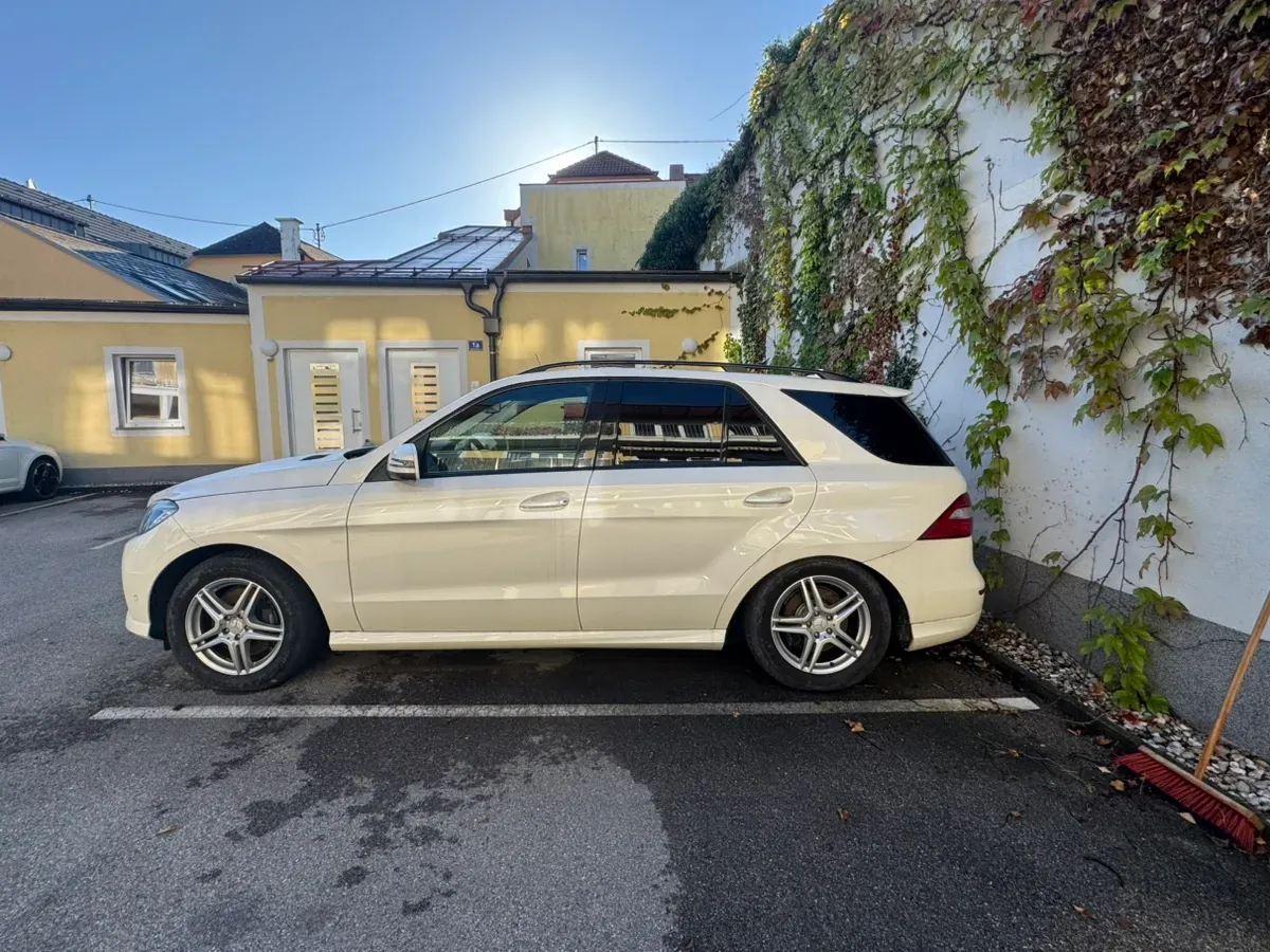 Mercedes-Benz M-Class 2012 photo 3