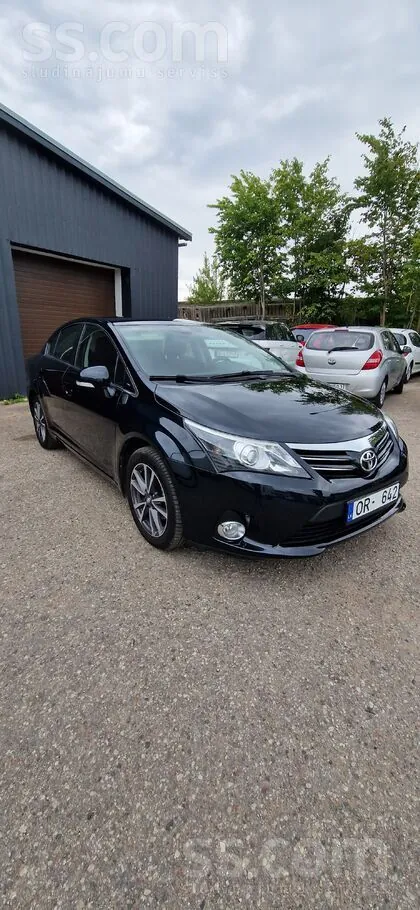 Toyota Avensis 2013 photo 2