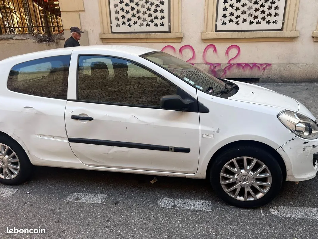 Renault Clio 2009 photo 3