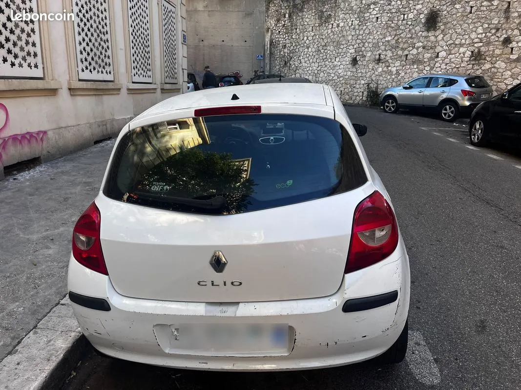 Renault Clio 2009 photo 2