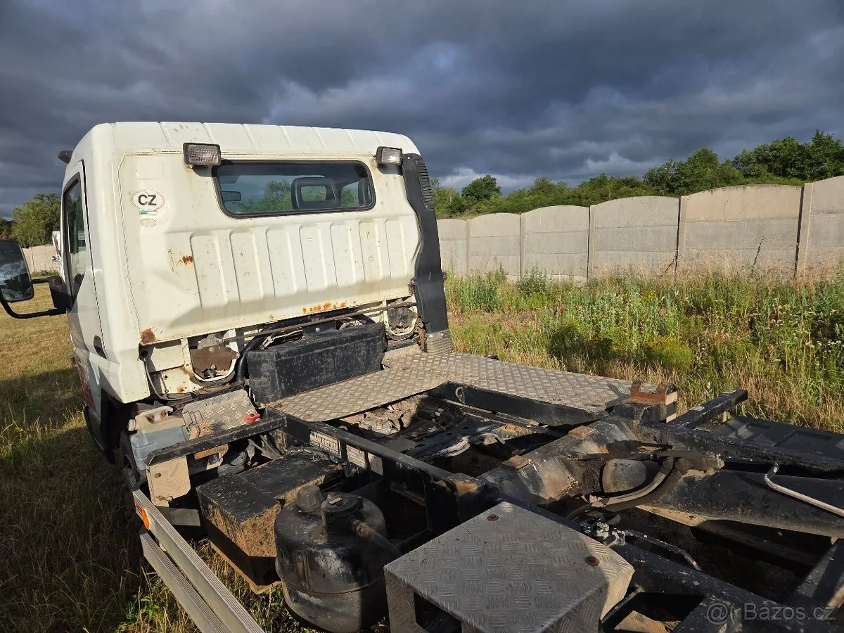 Mitsubishi Fuso 2009 photo 4