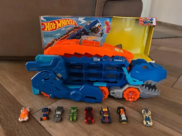 Hot Wheels T-Rex Transporter