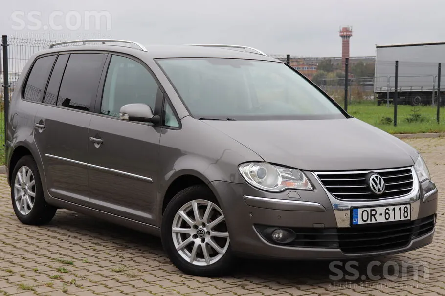 Volkswagen Touran 2008 photo 2