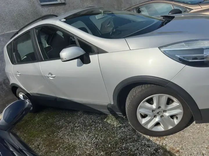 Renault Scenic 2014 photo 2