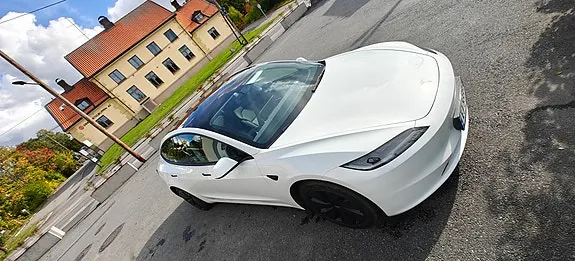 Tesla Model 3 2024 photo 5