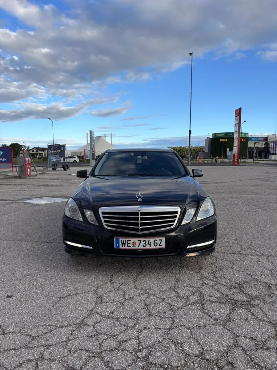 Mercedes-Benz E-Class 2010 photo 3