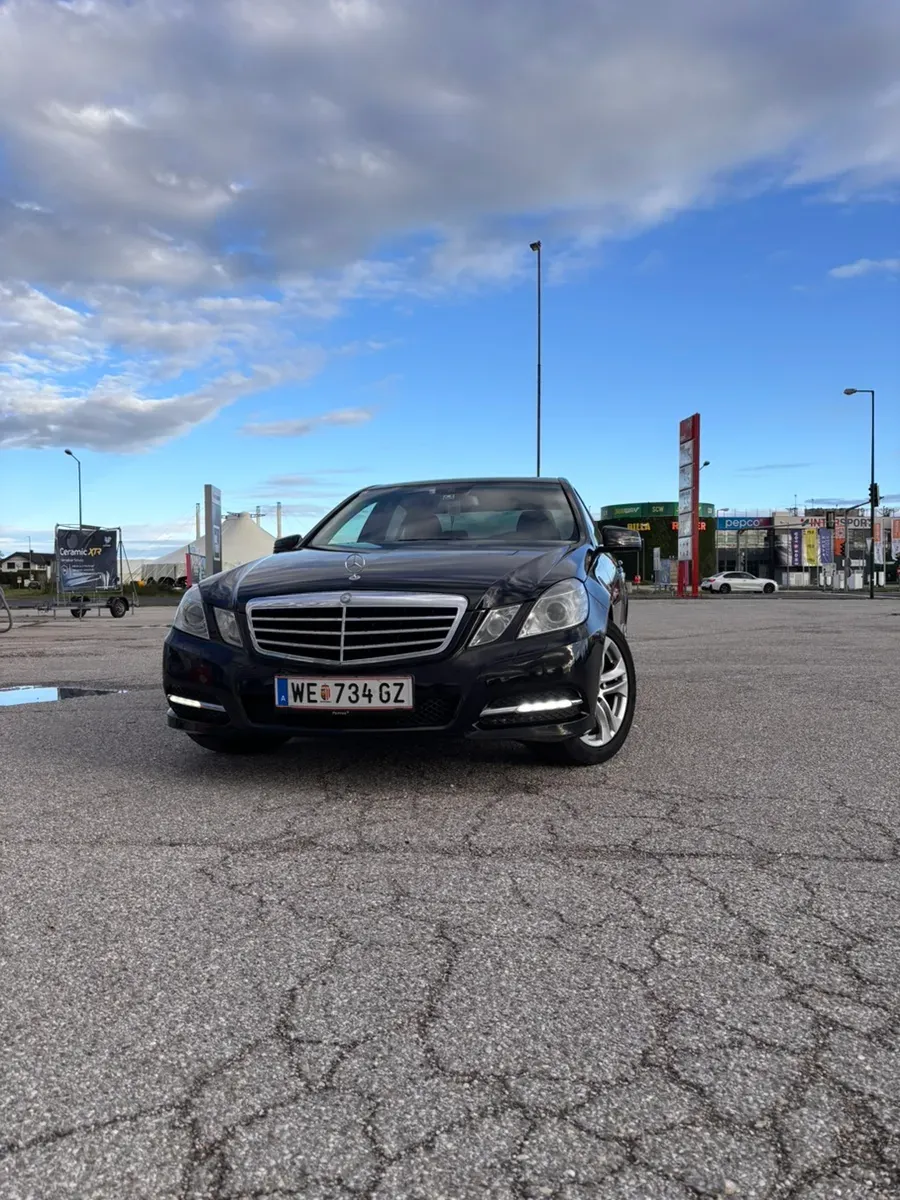 Mercedes-Benz E-Class 2010 photo 2