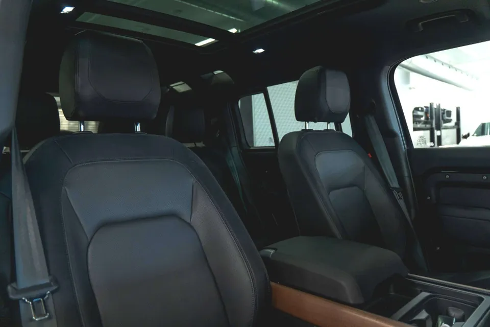 Land Rover Defender 2024 photo 3