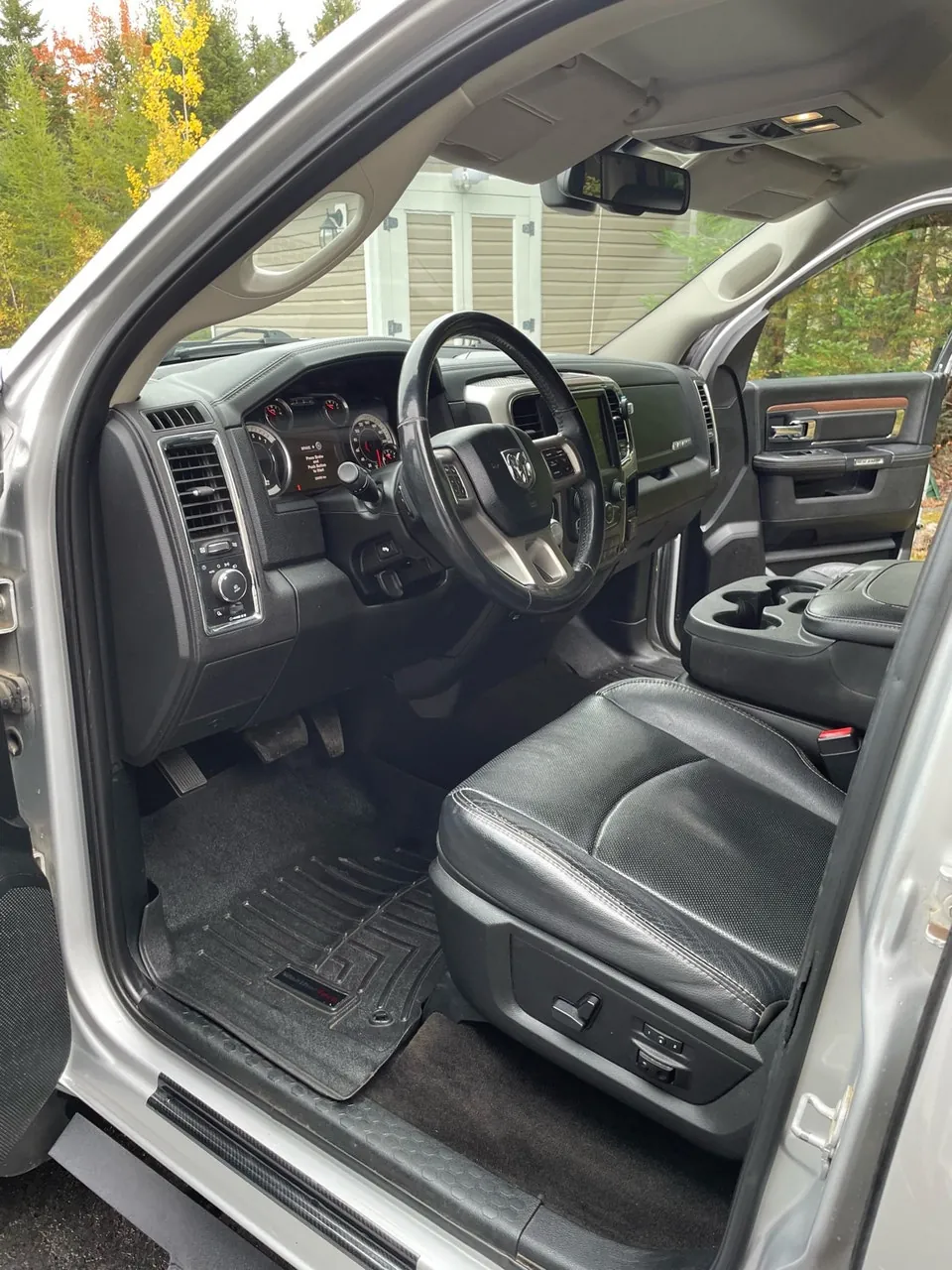 Ram 1500 Laramie 2017 photo 2