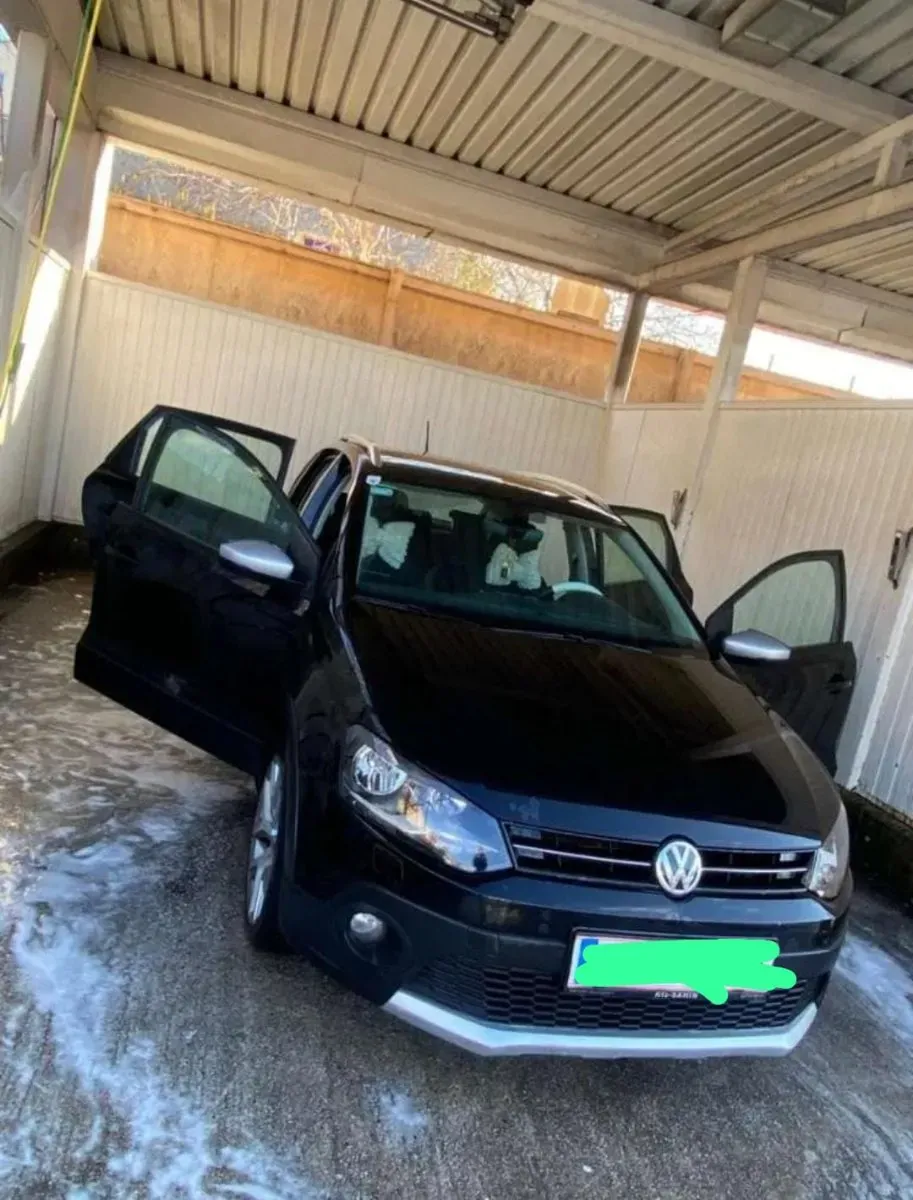 Volkswagen Cross Polo 2017 photo 2