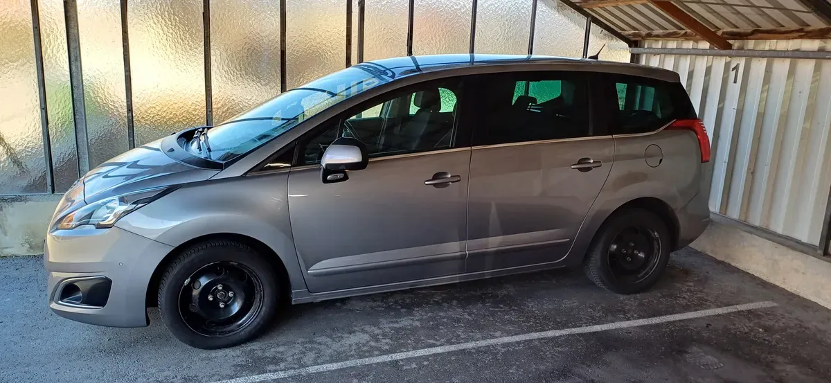 Peugeot 5008 2015 photo 3