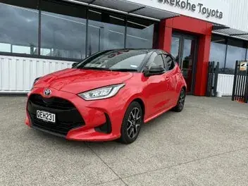 Toyota Yaris 2023 photo 2