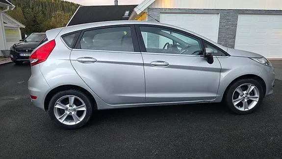 Ford Fiesta 2010 photo 5