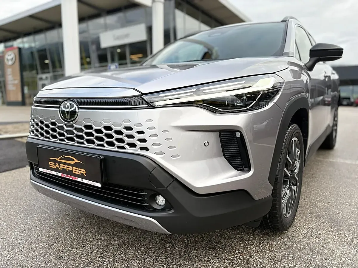 Toyota Corolla Cross photo 2