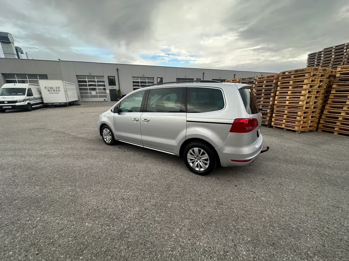 Volkswagen Sharan 2011 photo 2