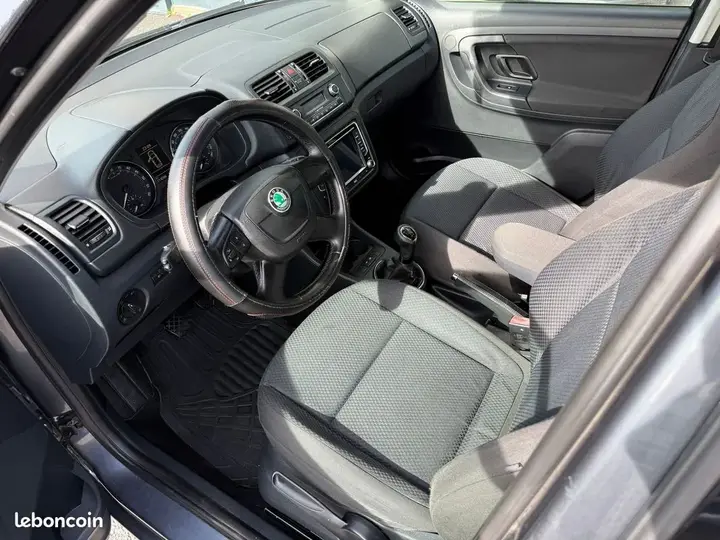 Skoda Fabia 2010 photo 3