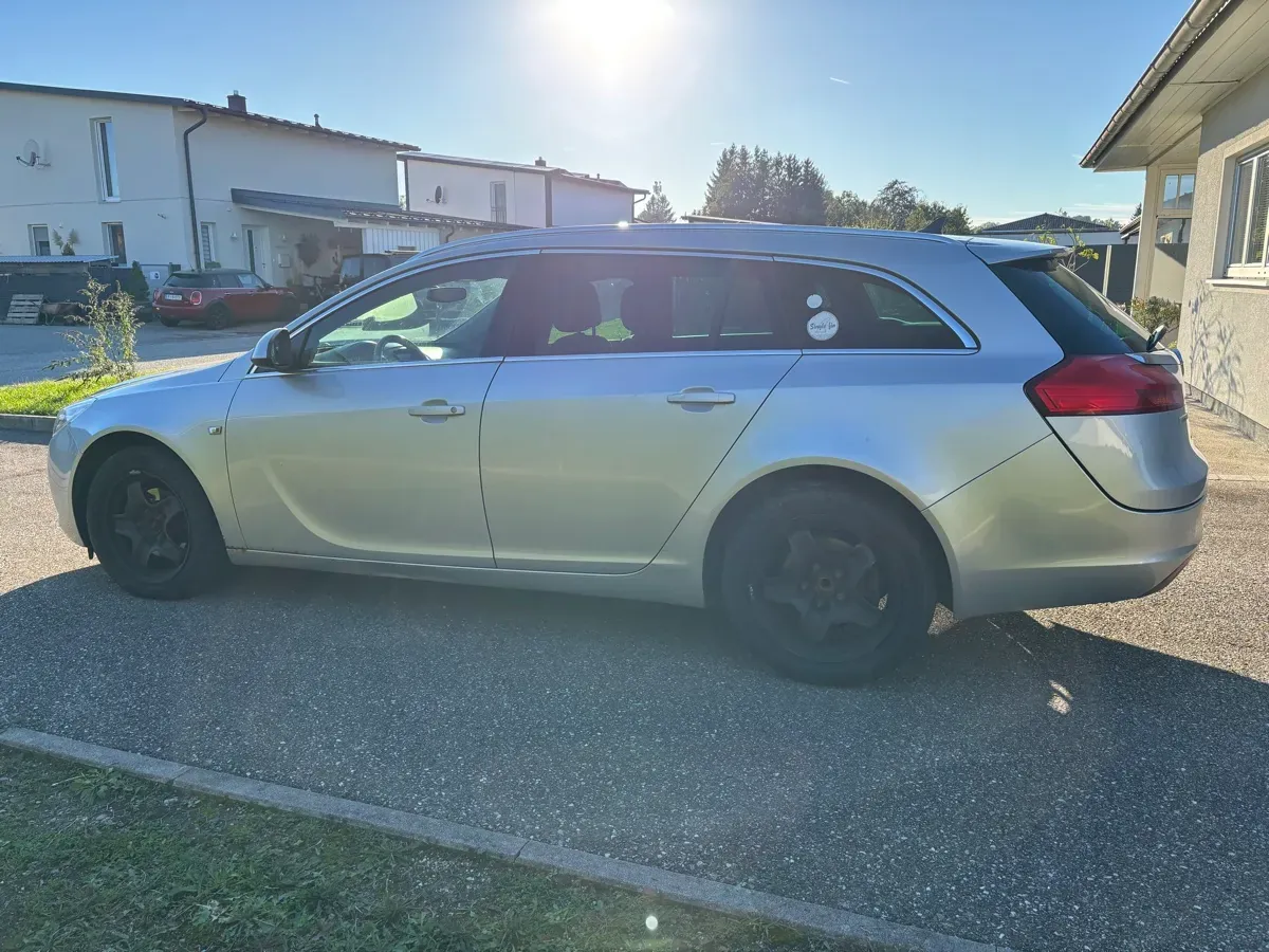 Opel Insignia 2011 photo 2