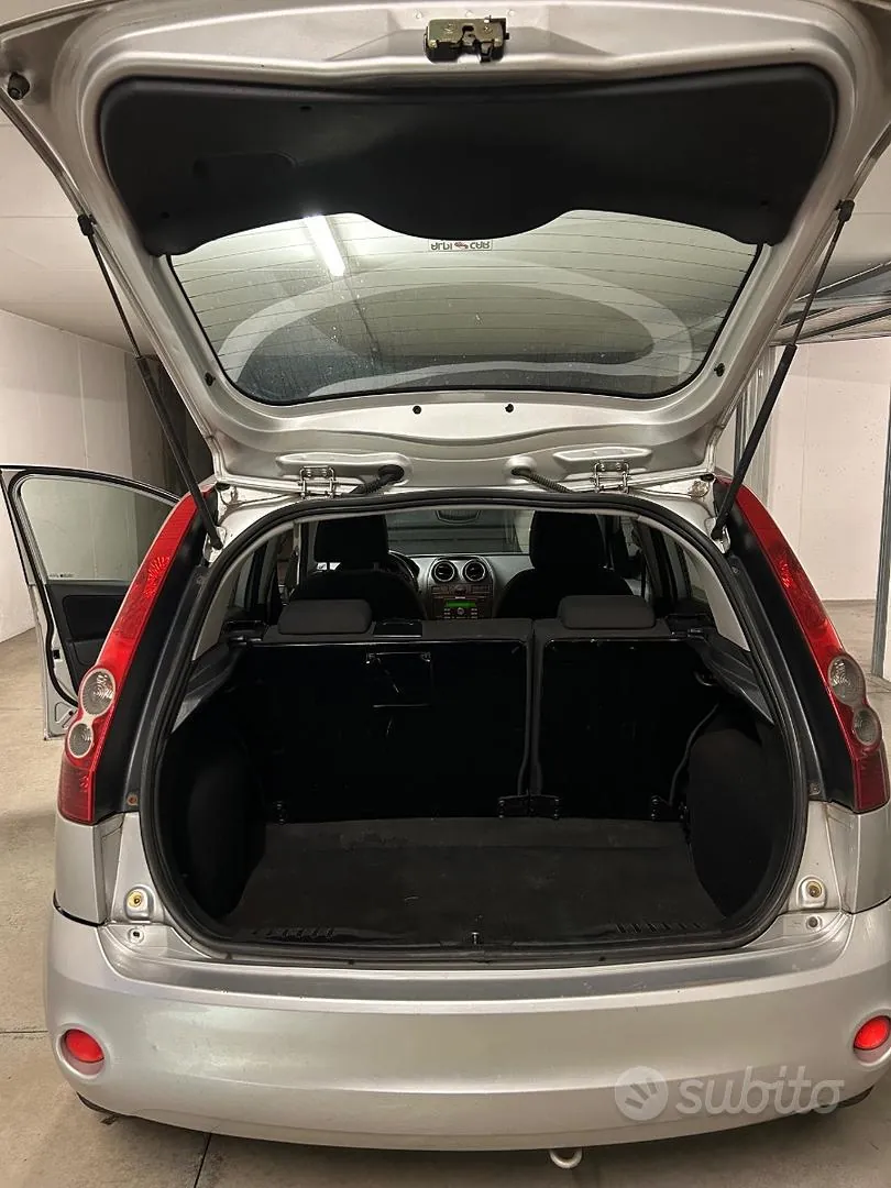 Ford Fiesta 2006 photo 4
