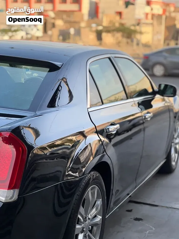 Chrysler 300 2018 photo 2