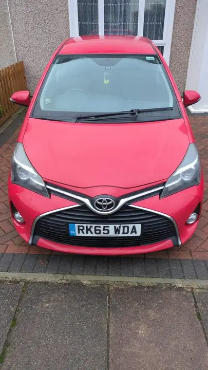 Toyota Yaris 2015 photo 2
