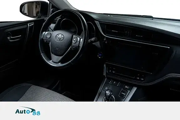 Toyota Auris 2017 photo 2