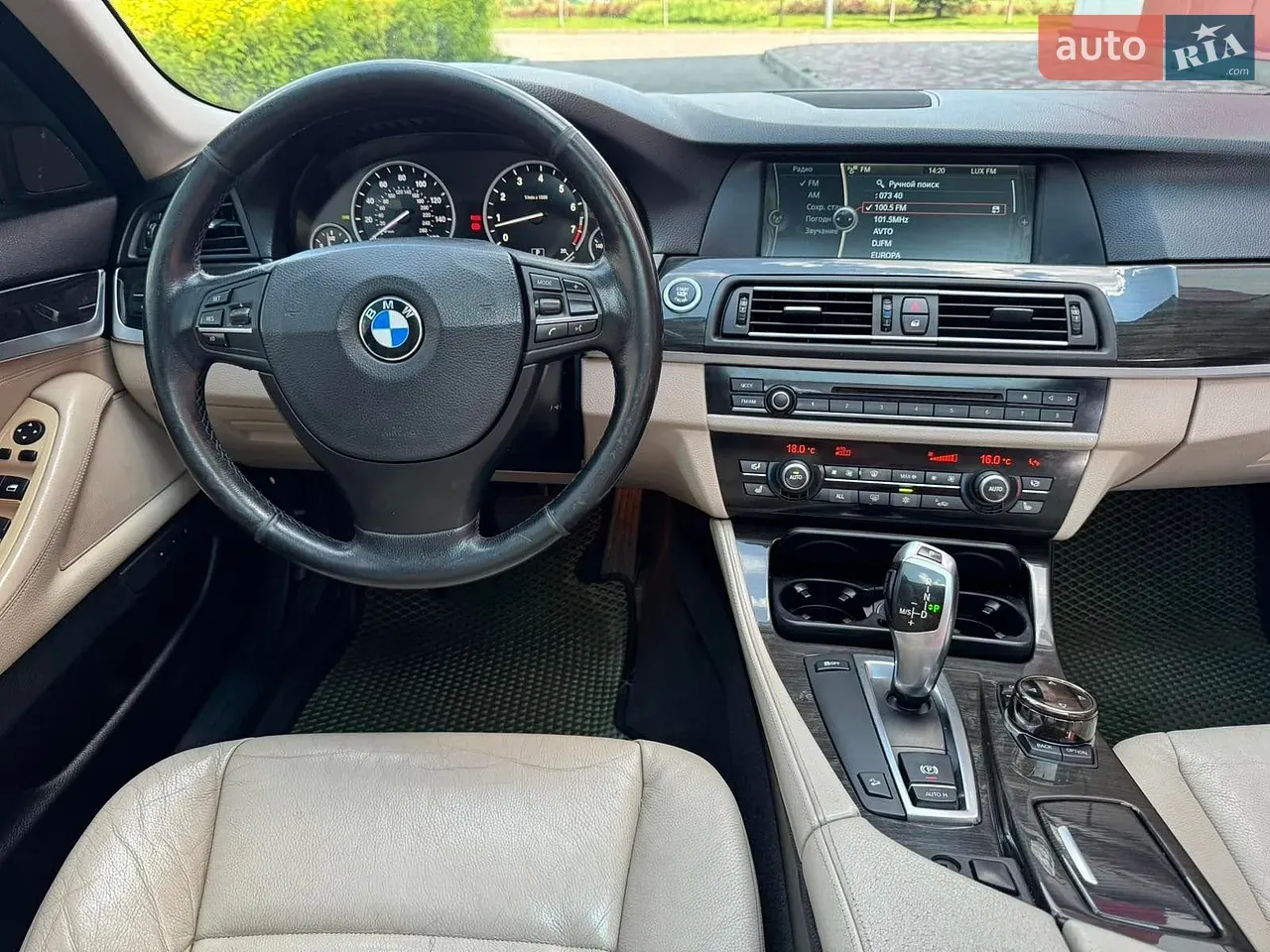 BMW 5 Series 2011 photo 2