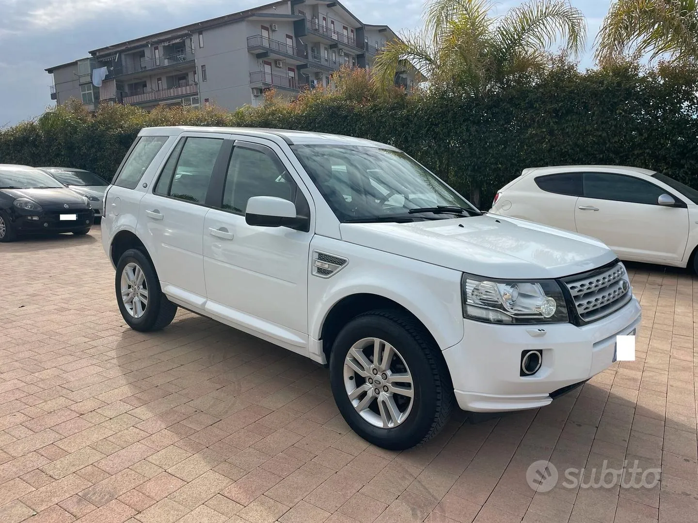 Land Rover Freelander 2012 photo 4
