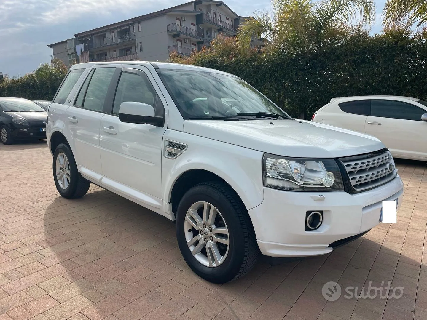 Land Rover Freelander 2012 photo 3