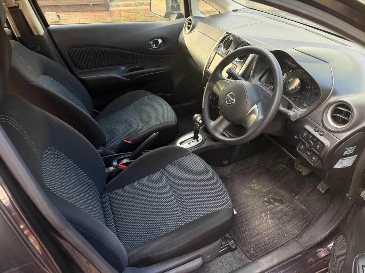 Nissan Note 2014 photo 3