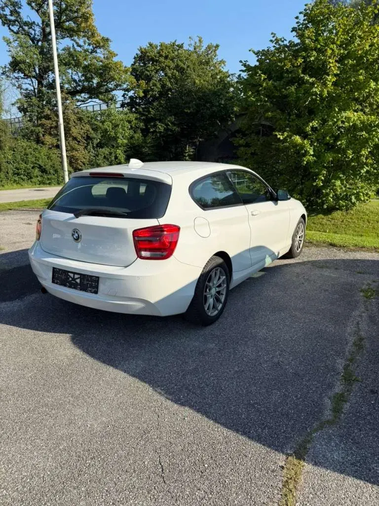 BMW 1 Series 2012 photo 2