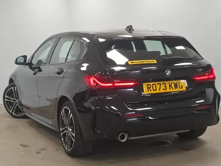 BMW 1 Series 2023 photo 2